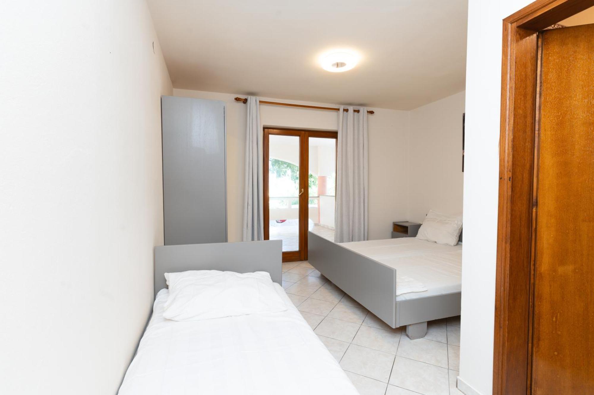 Villa Barbara Oasis Central Suite With Terrace 诺瓦利娅 外观 照片