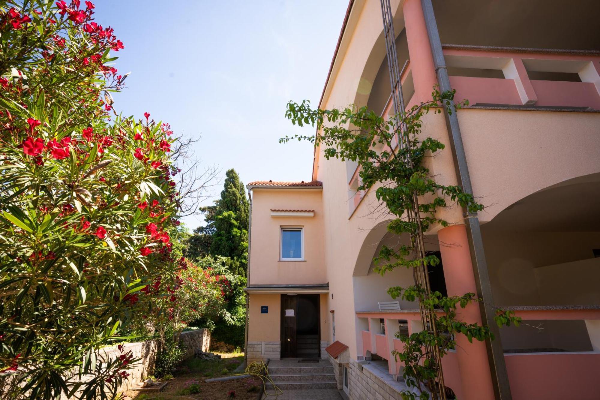 Villa Barbara Oasis Central Suite With Terrace 诺瓦利娅 外观 照片